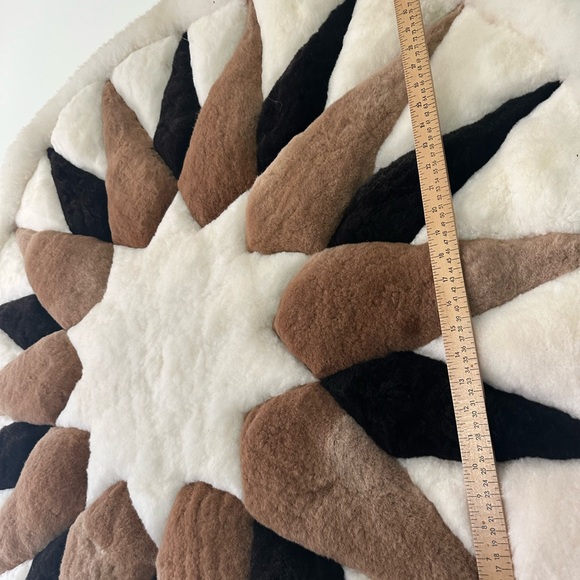 Alpaca fur Rug
Very pretty
53” - Picture 4 of 5